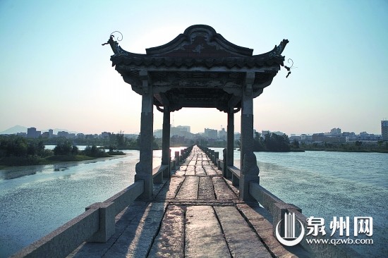 歷經(jīng)歲月洗禮，安平橋仍散發(fā)勃勃生機(jī)