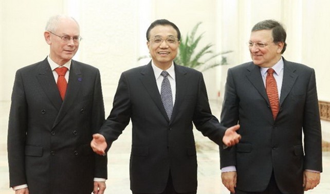李克強(qiáng)同范龍佩、巴羅佐舉行第十六次中國歐盟領(lǐng)導(dǎo)人