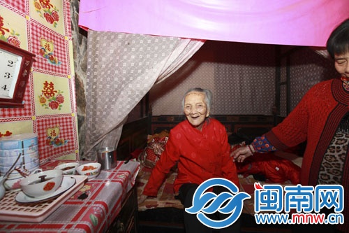 童謠唱著唱著，黃阿婆笑了