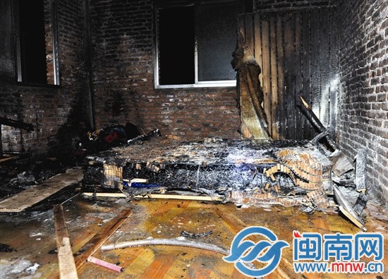 房間被火洗劫一空，成了黑色地獄