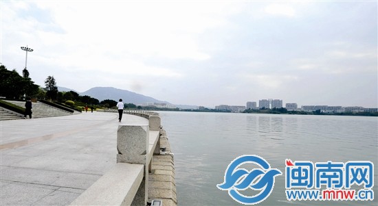 如今西湖完成了治污，碧波萬頃