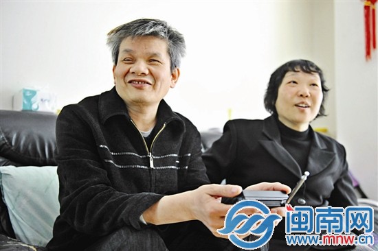 雖然生活不易，但老兩口互相照顧，面對生活也很樂觀
