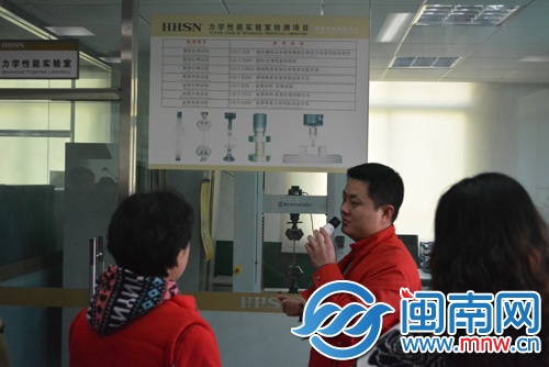 輝煌水暖集團工作人員介紹檢測技術