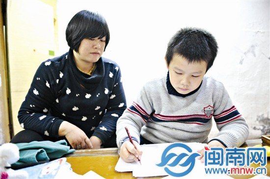 小澤煒干什么都坐不住，除了畫畫