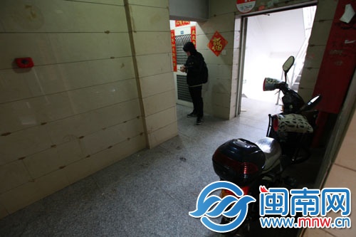 林女士在家門口停電動車時，遭遇歹徒襲擊