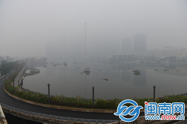 昨日12時(shí)24分，豐澤浦西，泉州最高商業(yè)樓迷失霧中