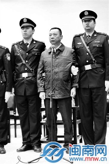 劉漢涉黑團(tuán)伙 五地同時受審