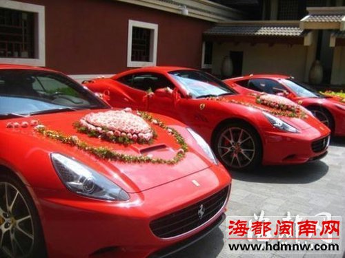 婚禮現(xiàn)場的豪車