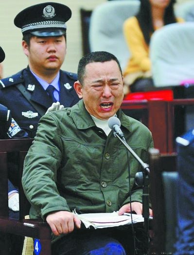 劉漢多次情緒失控，當(dāng)庭痛哭