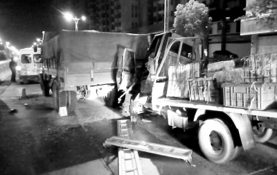 追尾后，兩車卡在一起