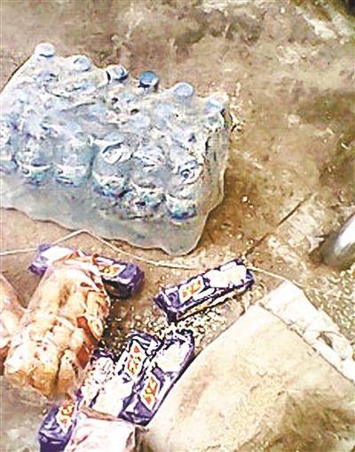 汶川地震救災(zāi)物資存6年霉?fàn)€發(fā)臭