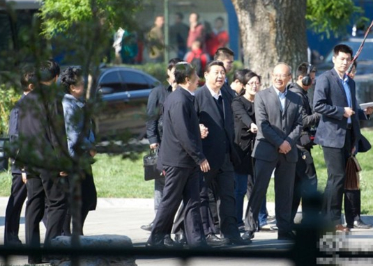 習(xí)近平訪北大告誡大學(xué)生：當(dāng)官就不要想發(fā)財