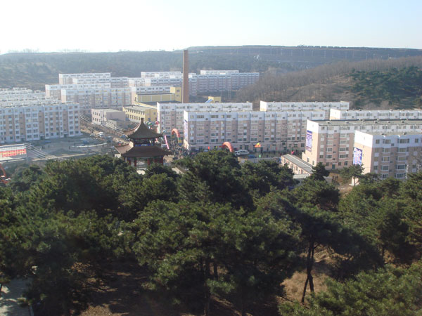莫地棚戶區(qū)改造后，環(huán)境優(yōu)美，景色怡人。