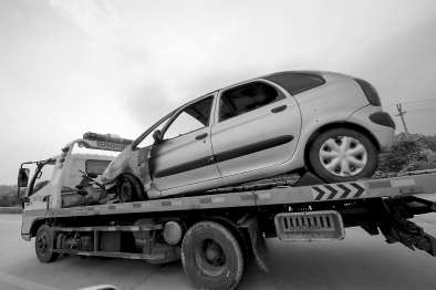 起火車輛被運離現(xiàn)場。