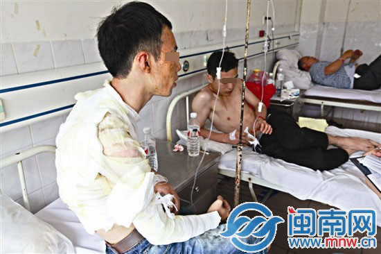 受傷的兩名男子，目前仍在醫(yī)院治療