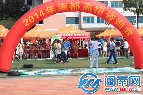 天氣炎熱，海都高招咨詢會人氣不減