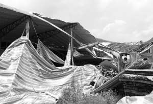 詩(shī)山一違建廠房被強(qiáng)拆