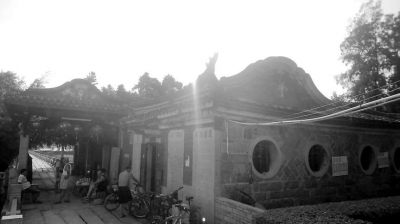 夕陽下的五里橋中亭。